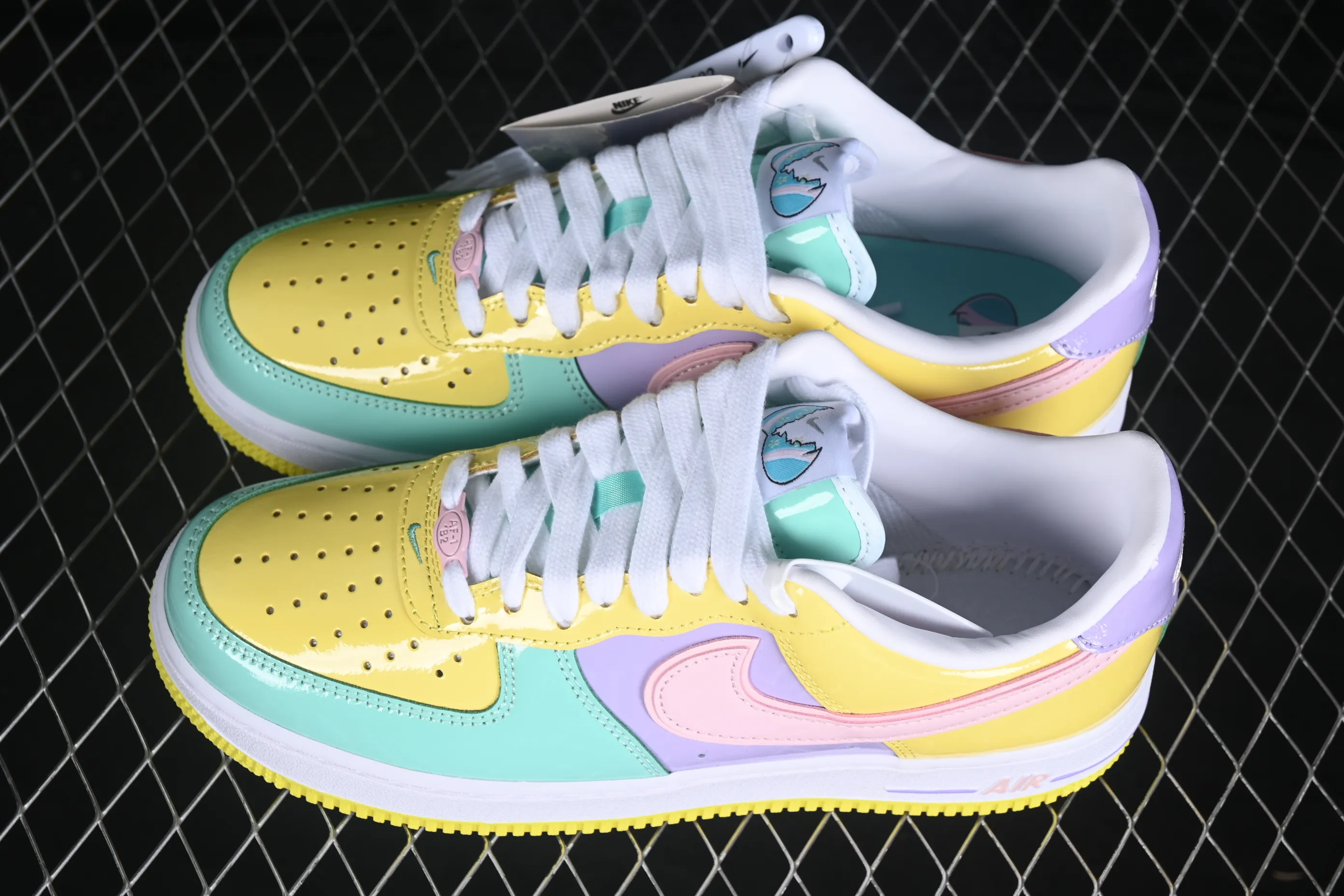 All categories Nk Air Force 1 Air Force series Nk Air Force 1 Low Air Force low-top Nike Air Force 1'07 Low patent leather color matching Air Force 1 low-top casual sneakers IQ9706-701